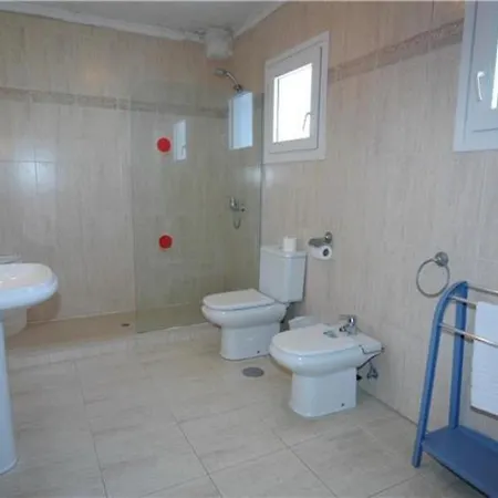 In Puerto Del Carmen Sleeps 6 Includes Swimming Pool Air Con And Wifi Vila Puerto del Carmen (Lanzarote)