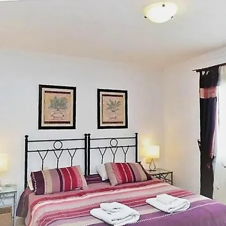 Vila In Puerto Del Carmen Sleeps 6 Includes Swimming Pool Air Con And Wifi *