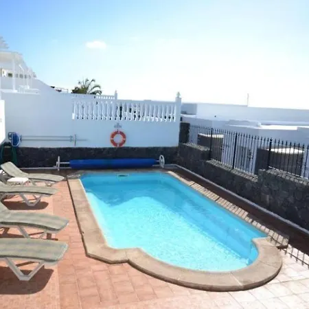 Vila In Puerto Del Carmen Sleeps 6 Includes Swimming Pool Air Con And Wifi