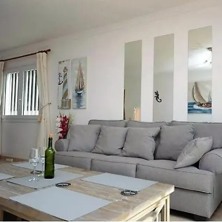 In Puerto Del Carmen Sleeps 6 Includes Swimming Pool Air Con And Wifi * Puerto del Carmen (Lanzarote)
