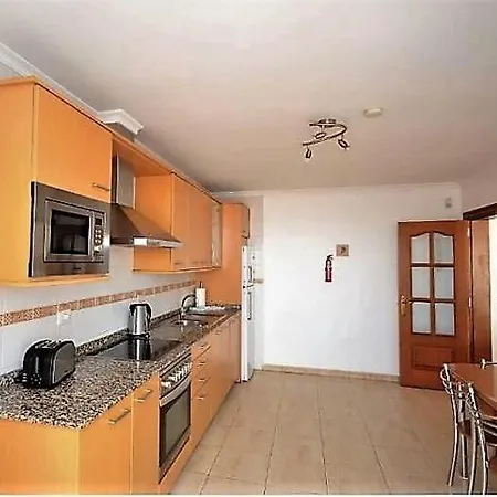 In Puerto Del Carmen Sleeps 6 Includes Swimming Pool Air Con And Wifi Puerto del Carmen (Lanzarote)